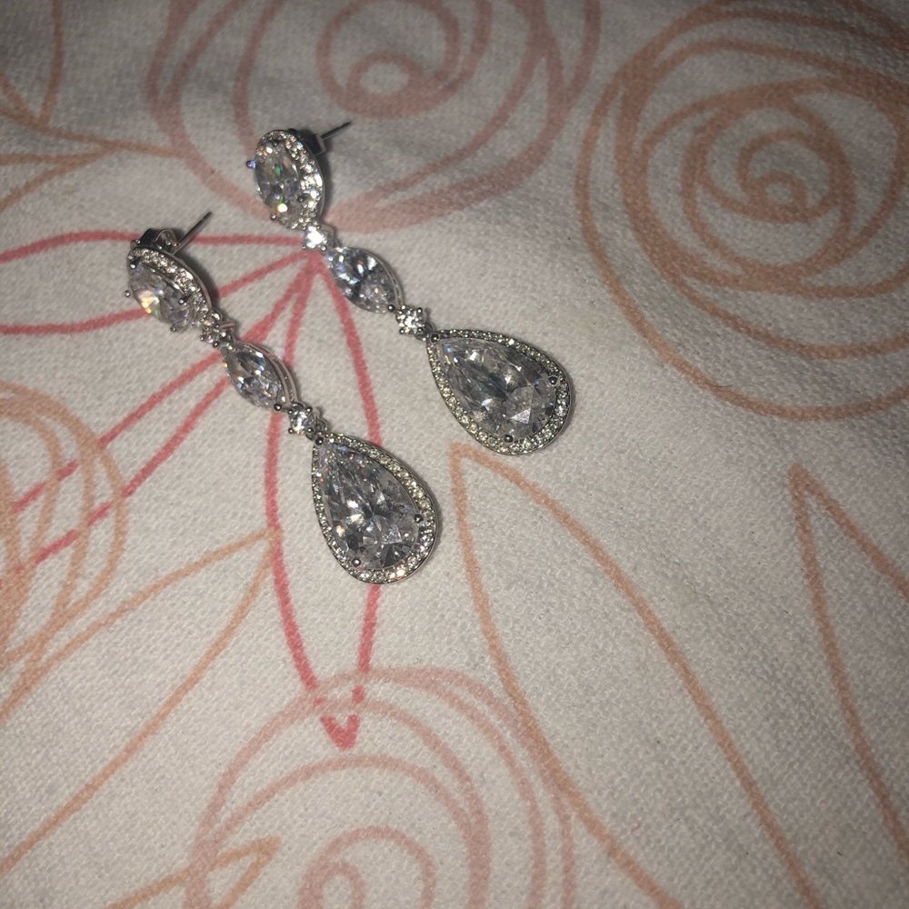 Givenchi earrings - Picture 3 of 4